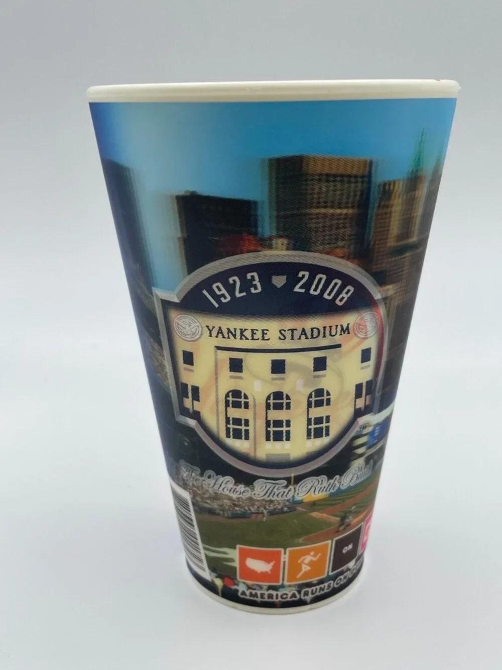 2 MLB NY Yankees Souvenir Plastic Beverage Cups Stadium 2008 2014 Holographic